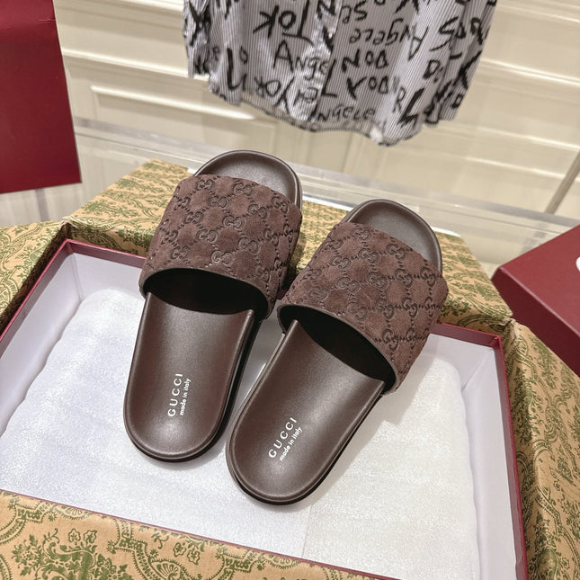 GG SLIDES IN DARK BROWN SUEDE WITH EMBOSSED LOGO STYLE 1