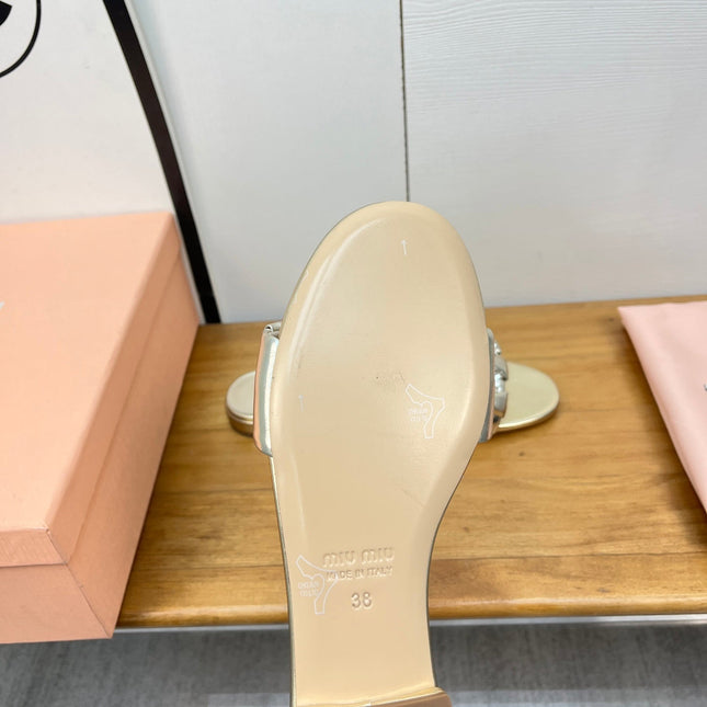 FLAT SLIDE IN LIGHT GOLD CALFSKIN