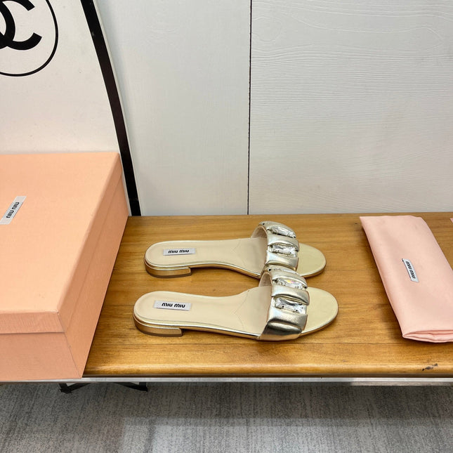 FLAT SLIDE IN LIGHT GOLD CALFSKIN