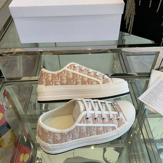 WALK'N PLATFORM SNEAKER IN IN LIGHT PINK EMBROIDERY ICONIC PATTERNS FABRIC