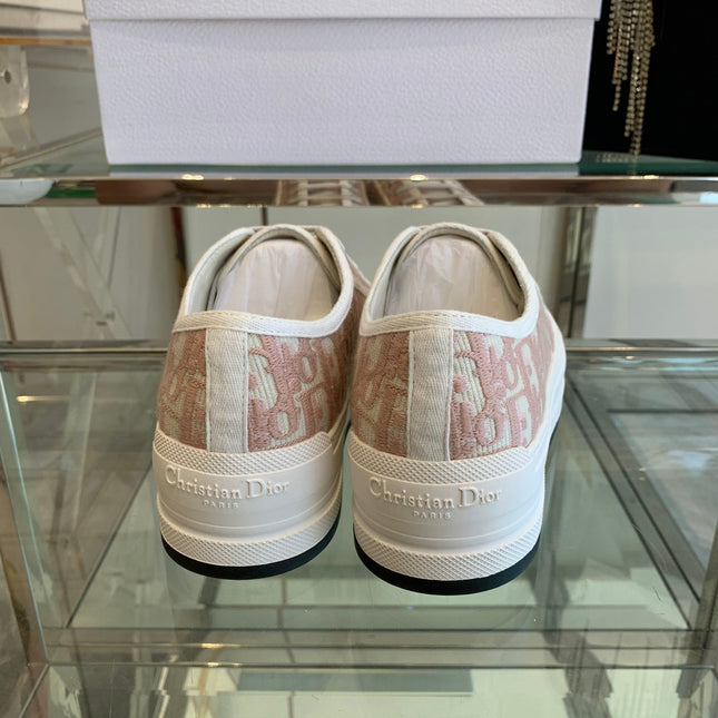 WALK'N PLATFORM SNEAKER IN IN LIGHT PINK EMBROIDERY ICONIC PATTERNS FABRIC