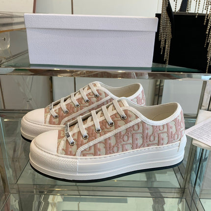 WALK'N PLATFORM SNEAKER IN IN LIGHT PINK EMBROIDERY ICONIC PATTERNS FABRIC