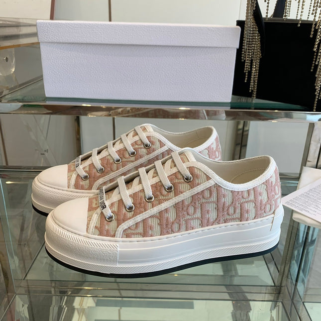 WALK'N PLATFORM SNEAKER IN IN LIGHT PINK EMBROIDERY ICONIC PATTERNS FABRIC