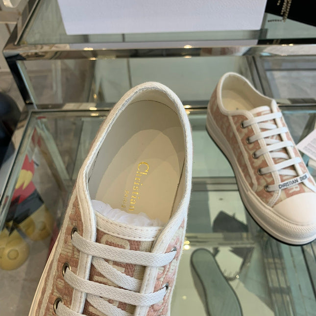 WALK'N PLATFORM SNEAKER IN IN LIGHT PINK EMBROIDERY ICONIC PATTERNS FABRIC