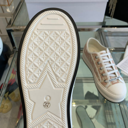 WALK'N PLATFORM SNEAKER IN IN LIGHT PINK EMBROIDERY ICONIC PATTERNS FABRIC