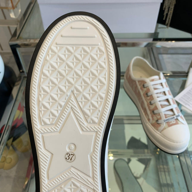 WALK'N PLATFORM SNEAKER IN IN LIGHT PINK EMBROIDERY ICONIC PATTERNS FABRIC