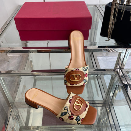 VLTN HIGH HEEL 25S 30 MM IN BEIGE FABRIC AND BROWN LAMBSKIN WITH EMBROIDERED CHERRY MOTIF