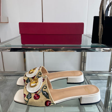 VLTN HIGH HEEL 25S 30 MM IN BEIGE FABRIC AND WHITE LAMBSKIN WITH EMBROIDERED CHERRY MOTIF