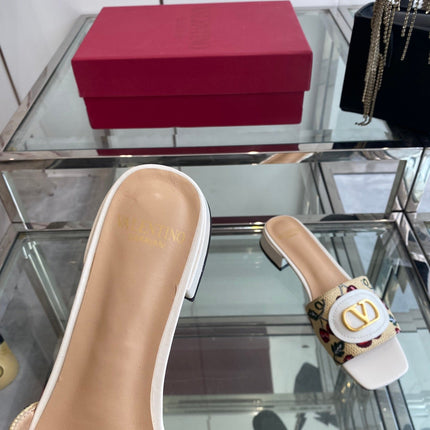 VLTN HIGH HEEL 25S 30 MM IN BEIGE FABRIC AND WHITE LAMBSKIN WITH EMBROIDERED CHERRY MOTIF