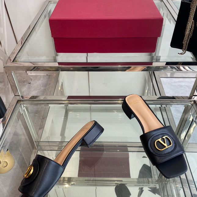 VLTN HIGH HEEL 25S 30 MM IN BLACK LAMBSKIN WITH GOLD HARDWARE