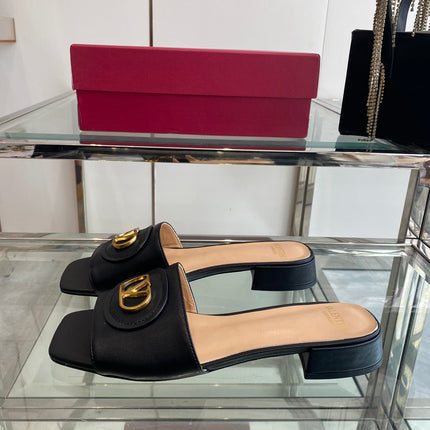 VLTN HIGH HEEL 25S 30 MM IN BLACK LAMBSKIN WITH GOLD HARDWARE