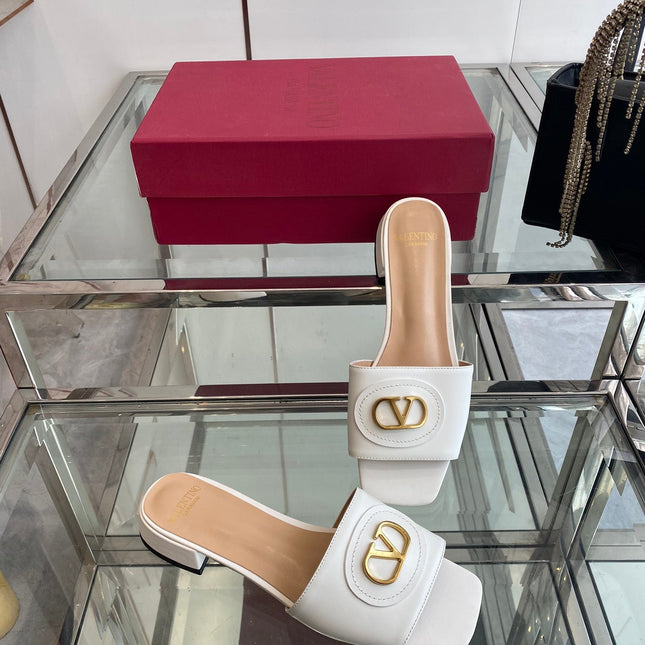 VLTN HIGH HEEL 25S 30 MM IN WHITE LAMBSKIN WITH GOLD HARDWARE