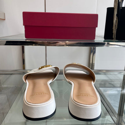 VLTN HIGH HEEL 25S 30 MM IN WHITE LAMBSKIN WITH GOLD HARDWARE