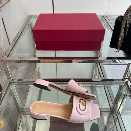 VLTN HIGH HEEL 25S 30 MM IN LIGHT PINK LAMBSKIN WITH GOLD HARDWARE