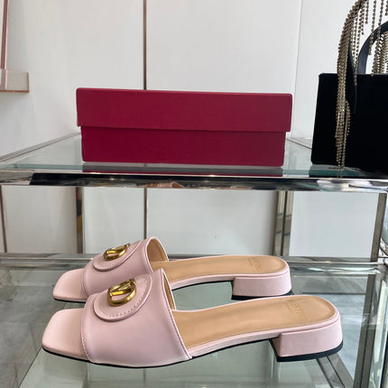 VLTN HIGH HEEL 25S 30 MM IN LIGHT PINK LAMBSKIN WITH GOLD HARDWARE