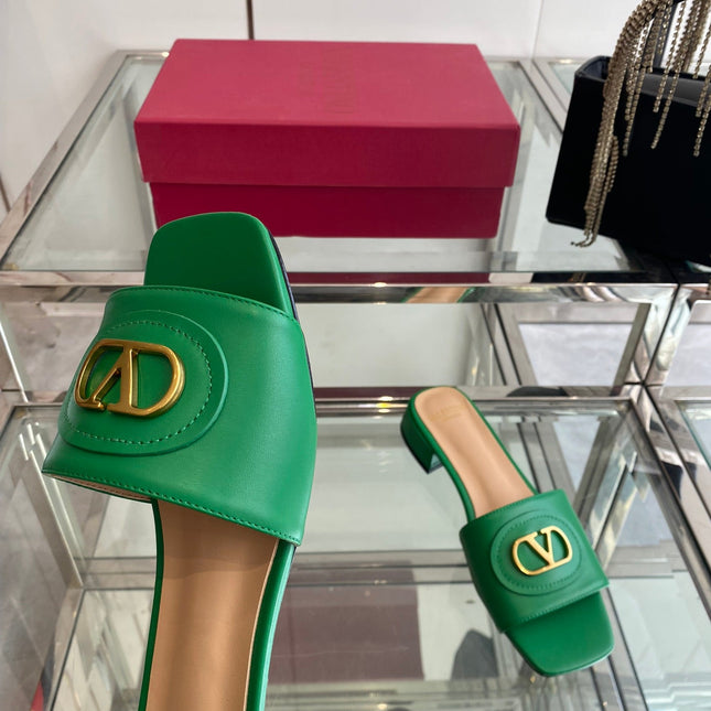 VLTN HIGH HEEL 25S 30 MM IN GREEN LAMBSKIN WITH GOLD HARDWARE