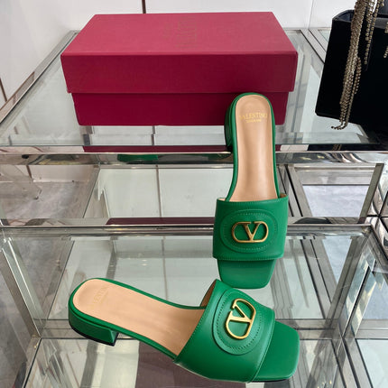 VLTN HIGH HEEL 25S 30 MM IN GREEN LAMBSKIN WITH GOLD HARDWARE