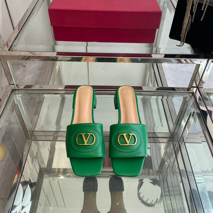 VLTN HIGH HEEL 25S 30 MM IN GREEN LAMBSKIN WITH GOLD HARDWARE