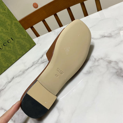 INTERLOCKING G SLIDE SANDAL IN BROWN BEIGE CALFSKIN