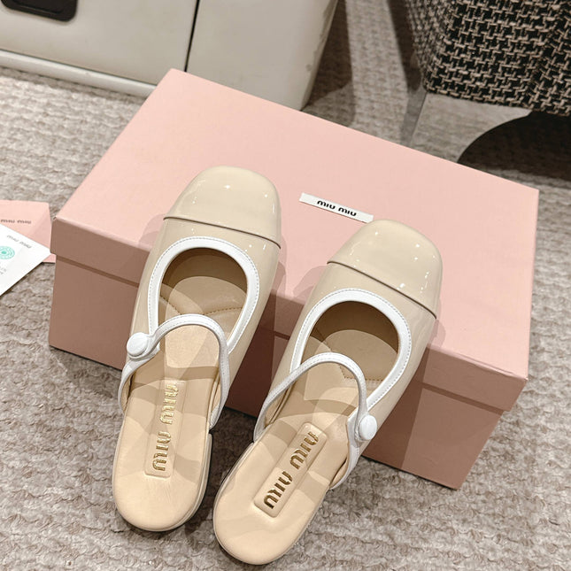 FLAT MULE IN BISQUE BEIGE PATENT CALFSKIN