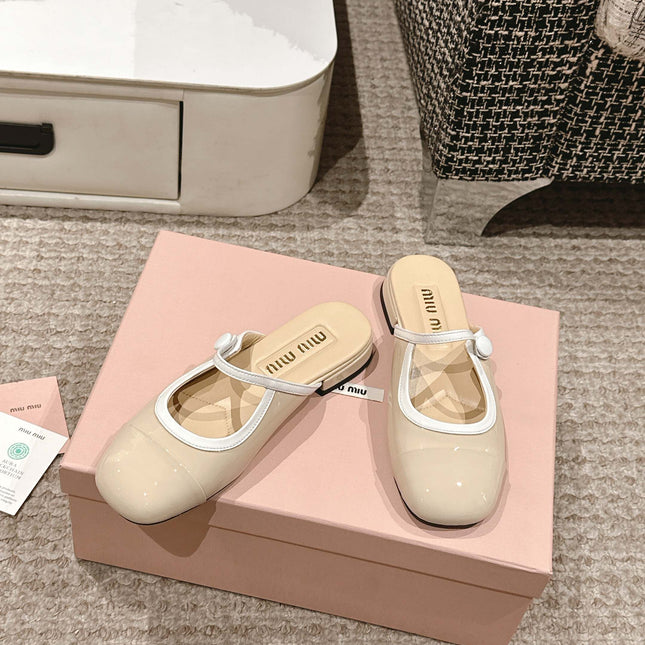 FLAT MULE IN BISQUE BEIGE PATENT CALFSKIN