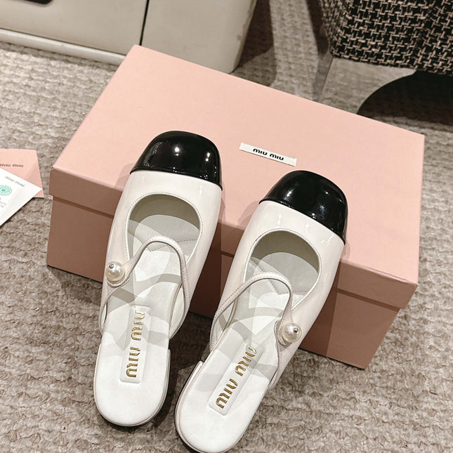 FLAT MULE IN WHITE MIX BLACK PATENT CALFSKIN