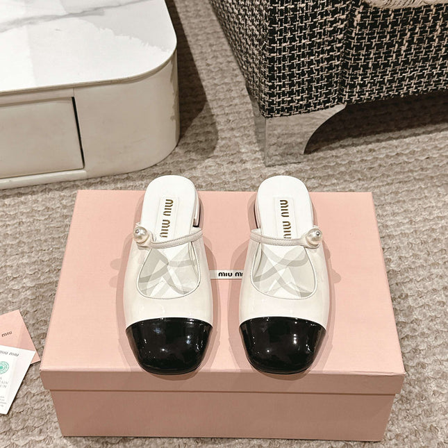 FLAT MULE IN WHITE MIX BLACK PATENT CALFSKIN