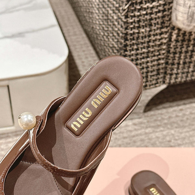 FLAT MULE IN CHOCOLATE BROWN MIX BLACK PATENT CALFSKIN