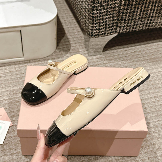 FLAT MULE IN BISQUE BEIGE MIX BLACK PATENT CALFSKIN