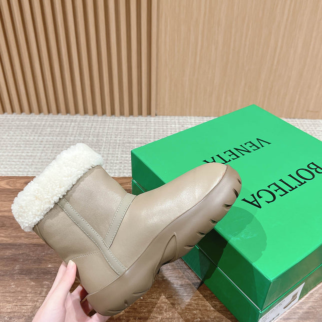 SNAP ANKLE BOOT IN KHAKI BROWN LAMBSKIN AND SHEARLING LINING