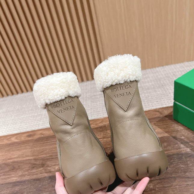 SNAP ANKLE BOOT IN KHAKI BROWN LAMBSKIN AND SHEARLING LINING