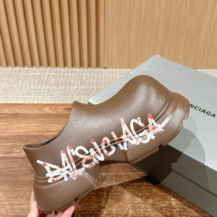 GRAFFITI THICK-SOLED CHEF SHOES IN BROWN RUBBER