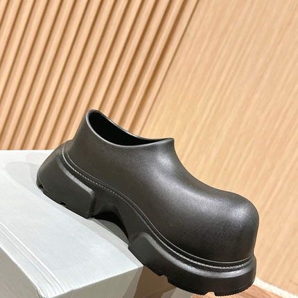 GRAFFITI THICK-SOLED CHEF SHOES IN BLACK RUBBER