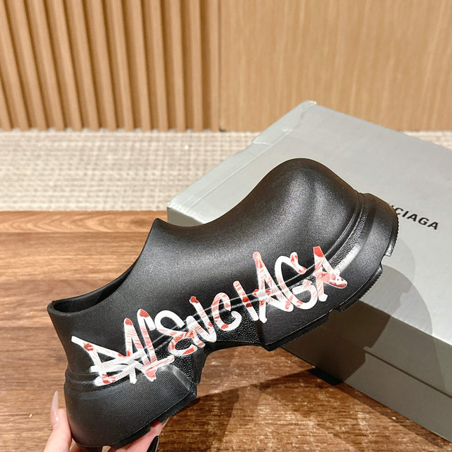 GRAFFITI THICK-SOLED CHEF SHOES IN BLACK RUBBER