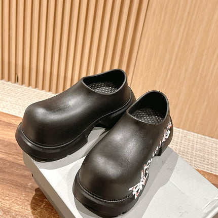 GRAFFITI THICK-SOLED CHEF SHOES IN BLACK RUBBER