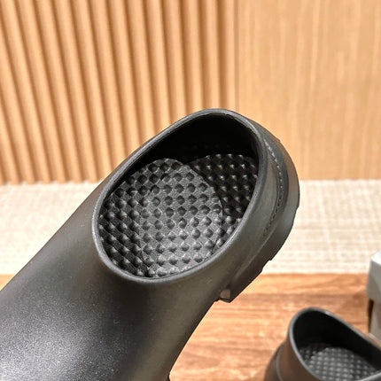 GRAFFITI THICK-SOLED CHEF SHOES IN BLACK RUBBER