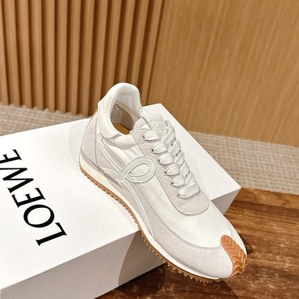 FLOW RUNNER SNEAKER IN LIGHT GRAY SUEDE AND WHITE SHEEPSKIN