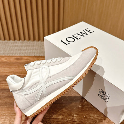 FLOW RUNNER SNEAKER IN LIGHT GRAY SUEDE AND WHITE SHEEPSKIN