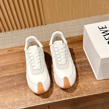 FLOW RUNNER SNEAKER IN LIGHT GRAY SUEDE AND WHITE SHEEPSKIN