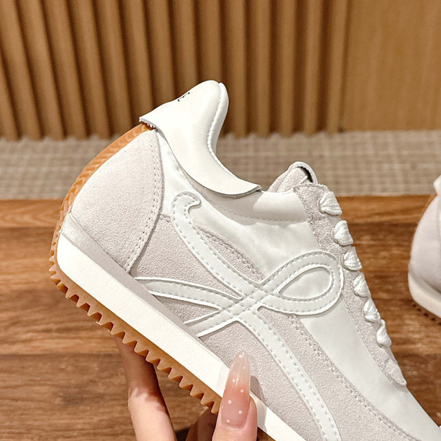 FLOW RUNNER SNEAKER IN LIGHT GRAY SUEDE AND WHITE SHEEPSKIN