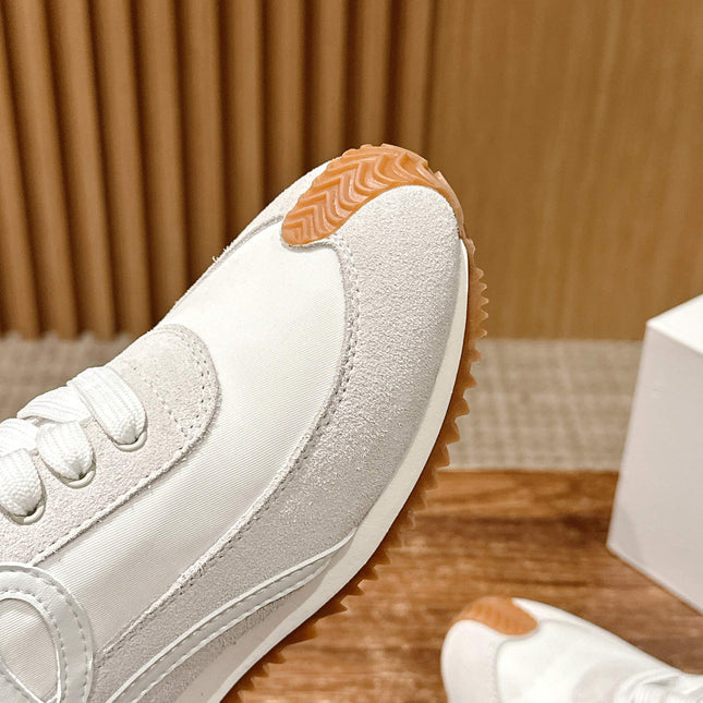 FLOW RUNNER SNEAKER IN LIGHT GRAY SUEDE AND WHITE SHEEPSKIN