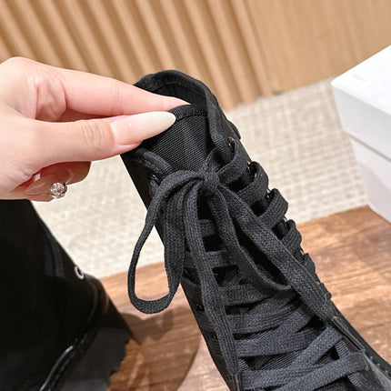 TRIOMPHE LACE-UP ANKLE BOOT IN BLACK CANVAS