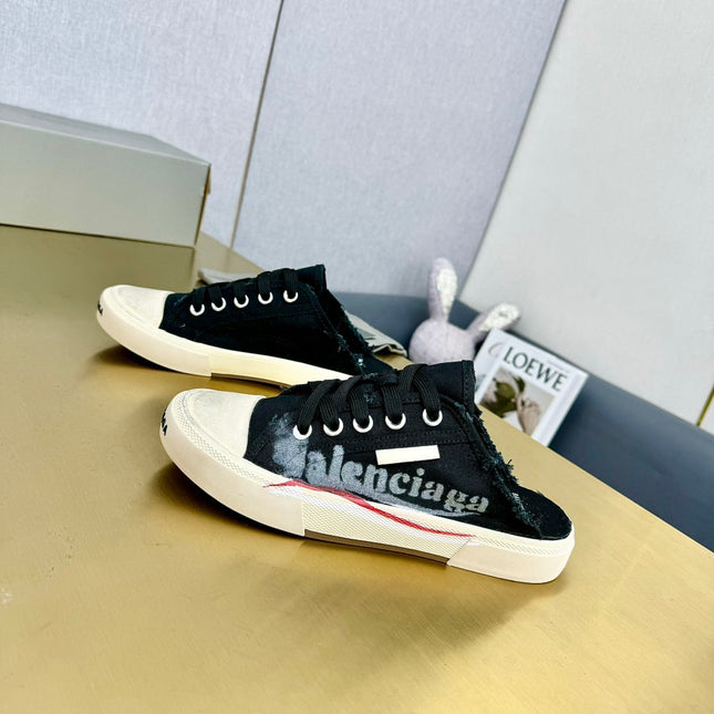 SNEAKER MULES IN BLACK CANVAS GRAFFITI LOGO