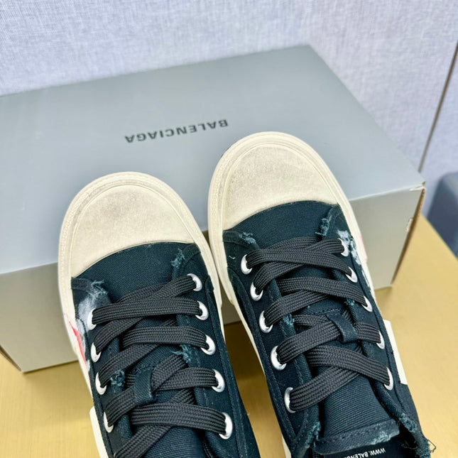 SNEAKER MULES IN BLACK CANVAS GRAFFITI LOGO