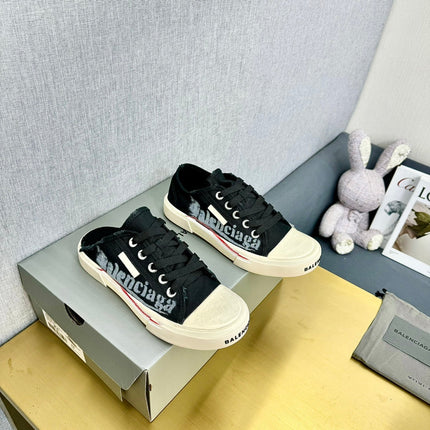 SNEAKER MULES IN BLACK CANVAS GRAFFITI LOGO