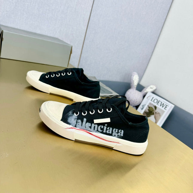 SNEAKERS IN BLACK CANVAS GRAFFITI LOGO