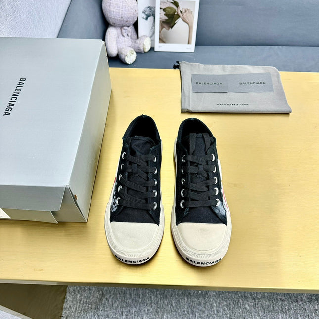 SNEAKERS IN BLACK CANVAS GRAFFITI LOGO