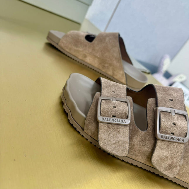 BIRKENSTOCK SLIPPERS IN LIGHT BROWN SUEDE