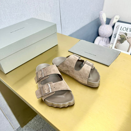 BIRKENSTOCK SLIPPERS IN LIGHT BROWN SUEDE