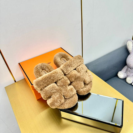 CHYPRE SANDAL IN PEANUT BROWN SHEARLING